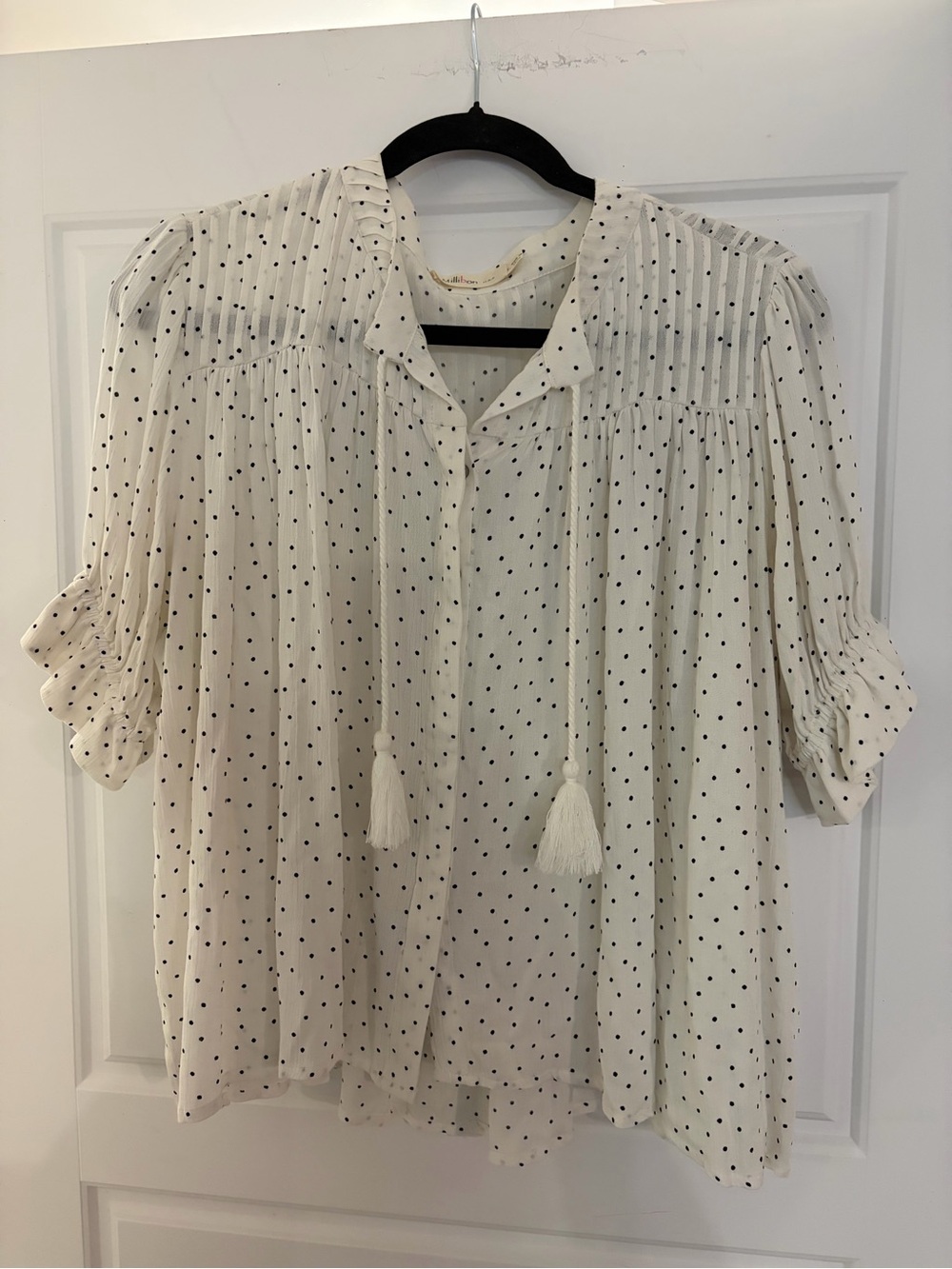Millibon White Black Polka Dot Ruffle Sleeve Blouse Size L
A1-4